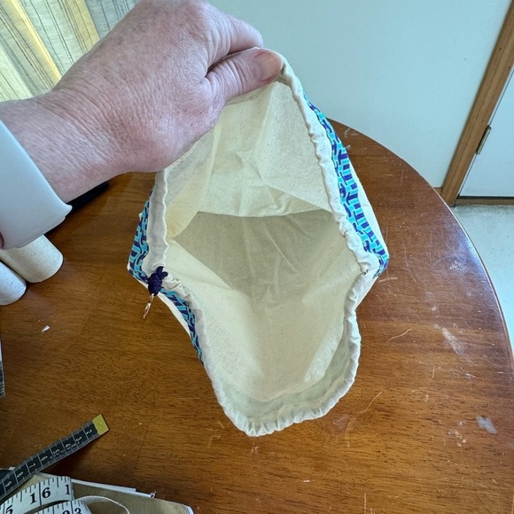 Tory Burch shoe bag 15x12 drawstring close - Picture 3 of 3